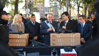 Jaldo entregó equipamiento y armamento por 3.044 millones de pesos
