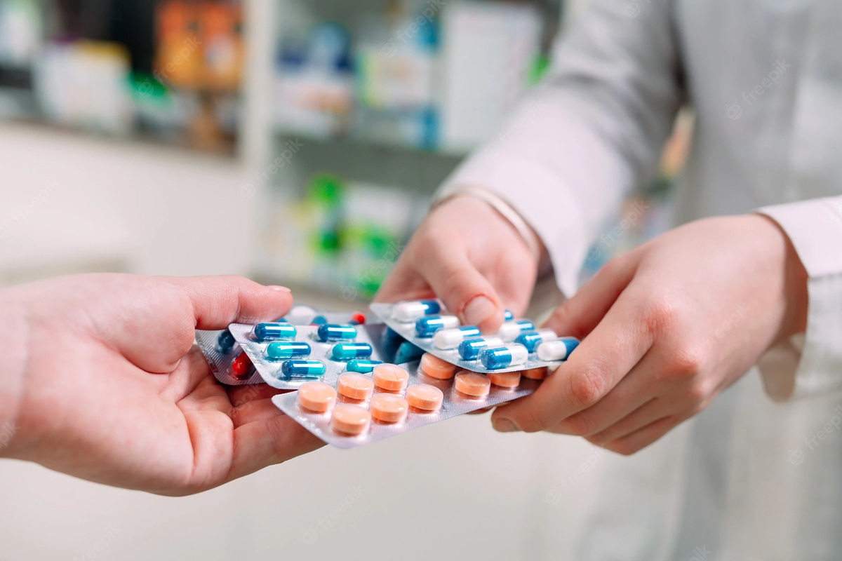 El BCRA modifica restricciones para importar insumos a farmacias