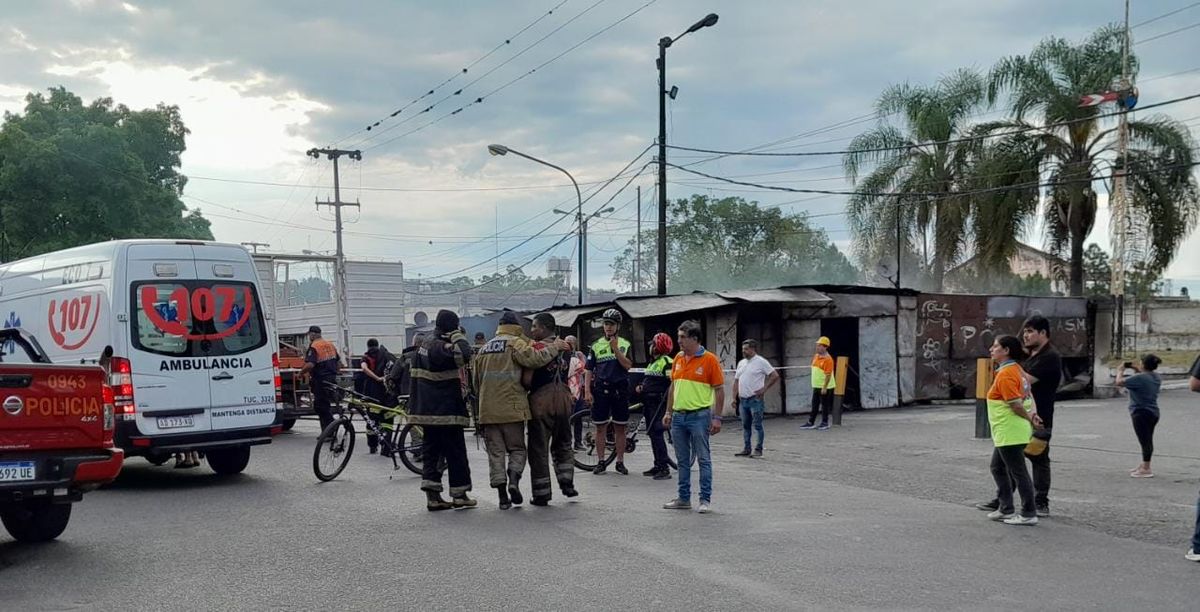 Incendio en puestos de El Bajo: Heridos y pérdidas totales