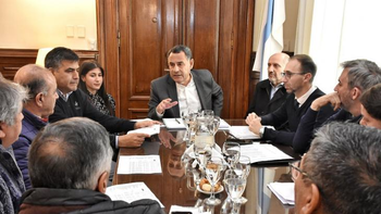 Avanzan los encuentros por recomposición salarial con gremios estatales