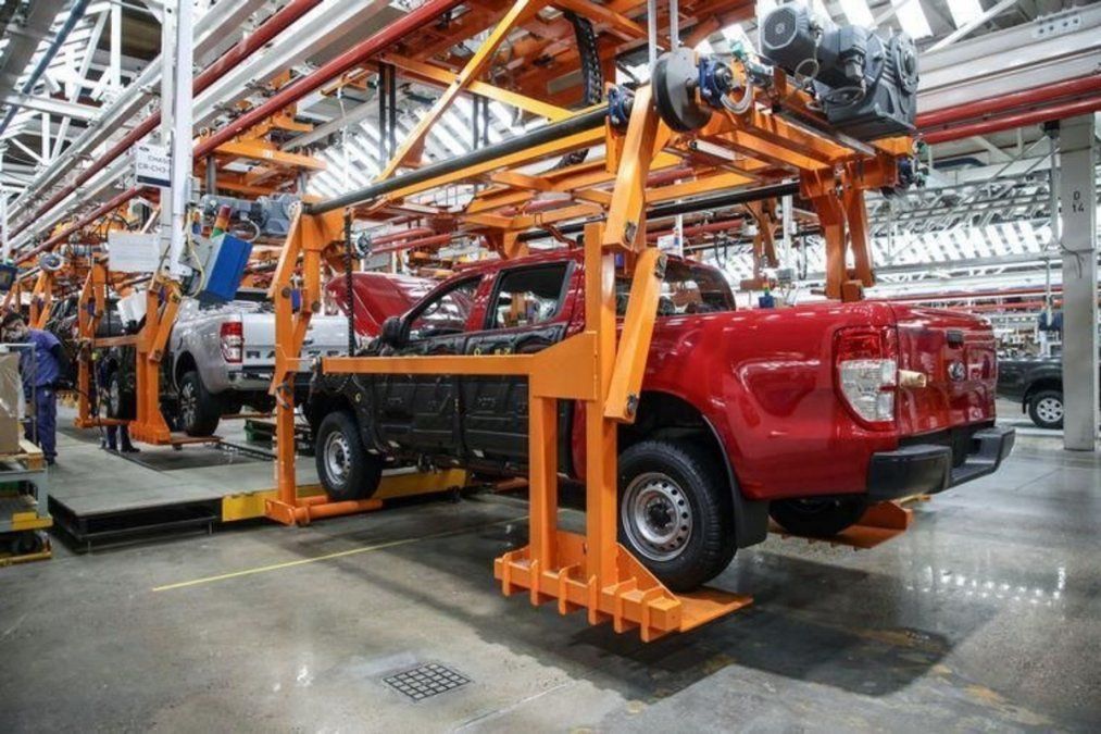 Crisis automotriz: Ford ralentizó la producción de Ranger