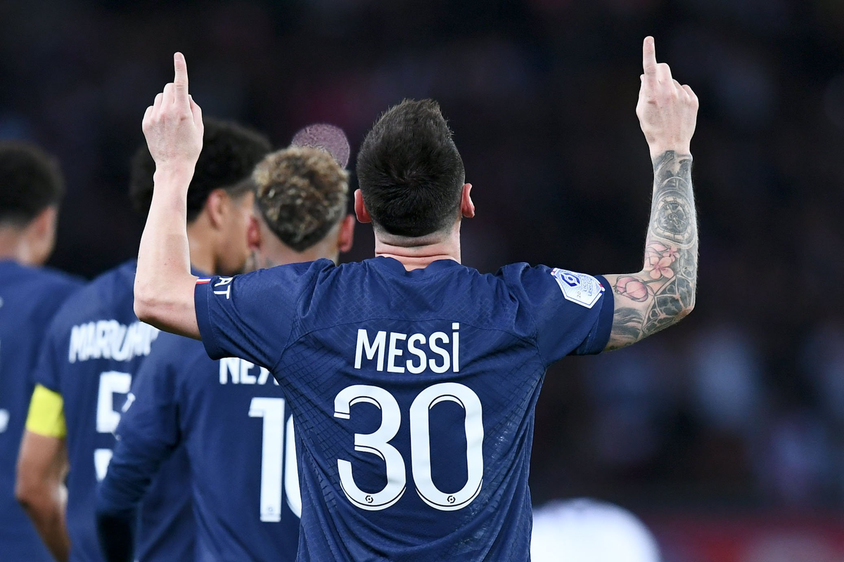 Con un golazo de Messi, PSG derrotó al Niza y recuperó la punta