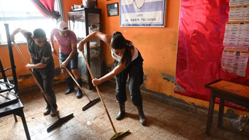 Municipios y comunas se sumaron al operativo de limpieza en La Madrid