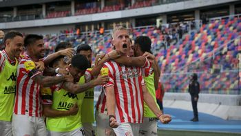 San Martín ganó en Santiago, sigue invicto y escala en la tabla