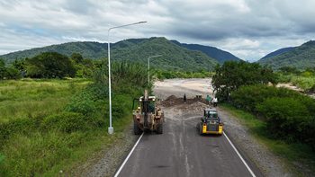 Vialidad optimiza el cauce del río Lules para reconstruir la traza de la 321