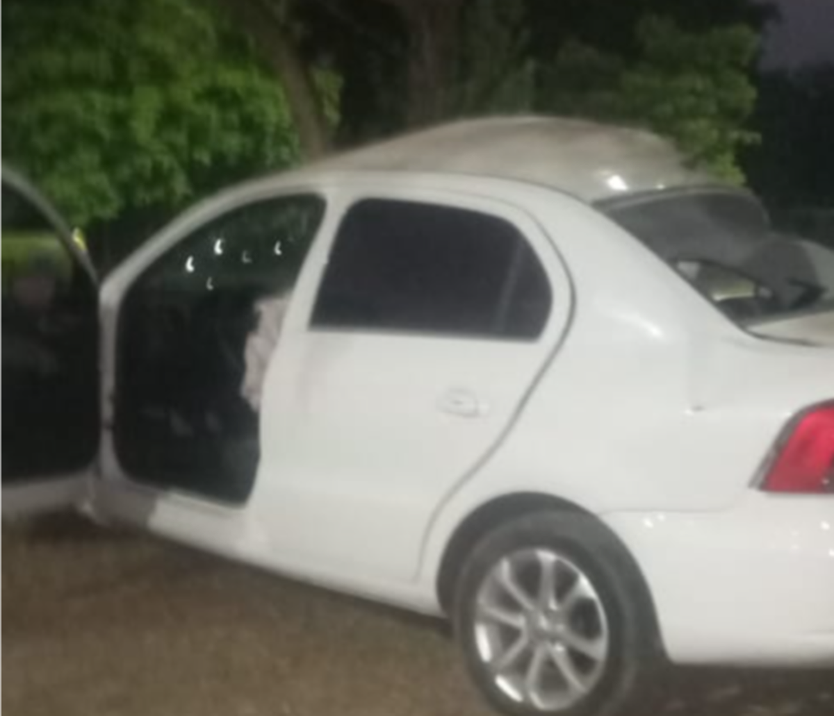 Yerba Buena: se durmió y chocó su auto contra un árbol
