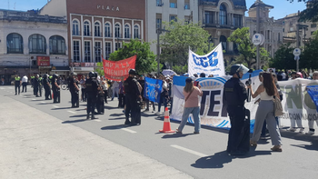Recortes en Asignaciones: organizaciones concentran en Plaza Independencia