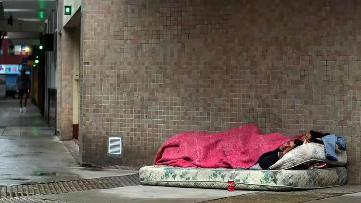 "La situación se agrava en los sectores informales más pobres, en donde la asistencia social ya no alcanza y la reducción del nivel de trabajo produce un desgaste en los ingresos corrientes", dijo a Infobae Agustín Salvia (Reuters) "La situación se agrava en los sectores informales más pobres, en donde la asistencia social ya no alcanza y la reducción del nivel de trabajo produce un desgaste en los ingresos corrientes", dijo a Infobae Agustín Salvia (Reuters)