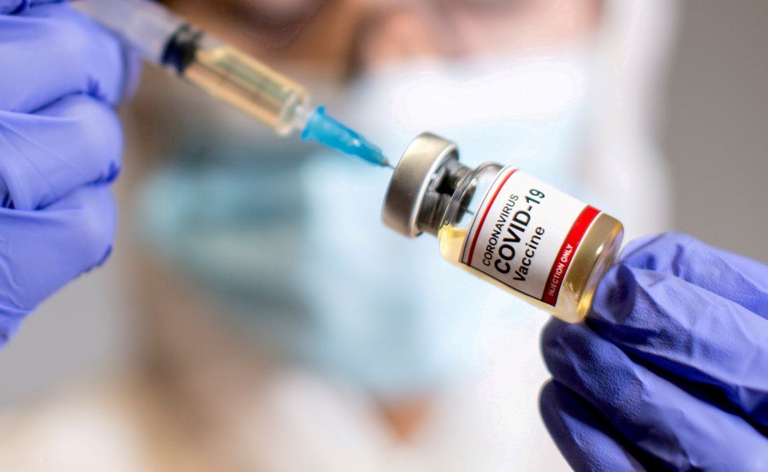 Las vacunas contra el coronavirus combinadas traerían consecuencias. 