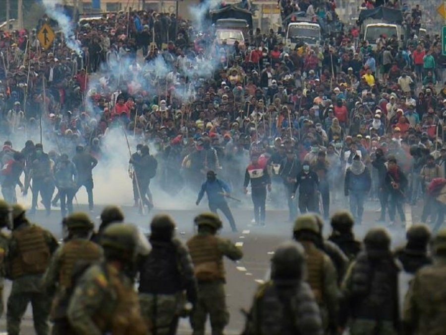 El Gobierno de Ecuador anuncia un principio de acuerdo con los indígenas pero siguen los enfrentamientos