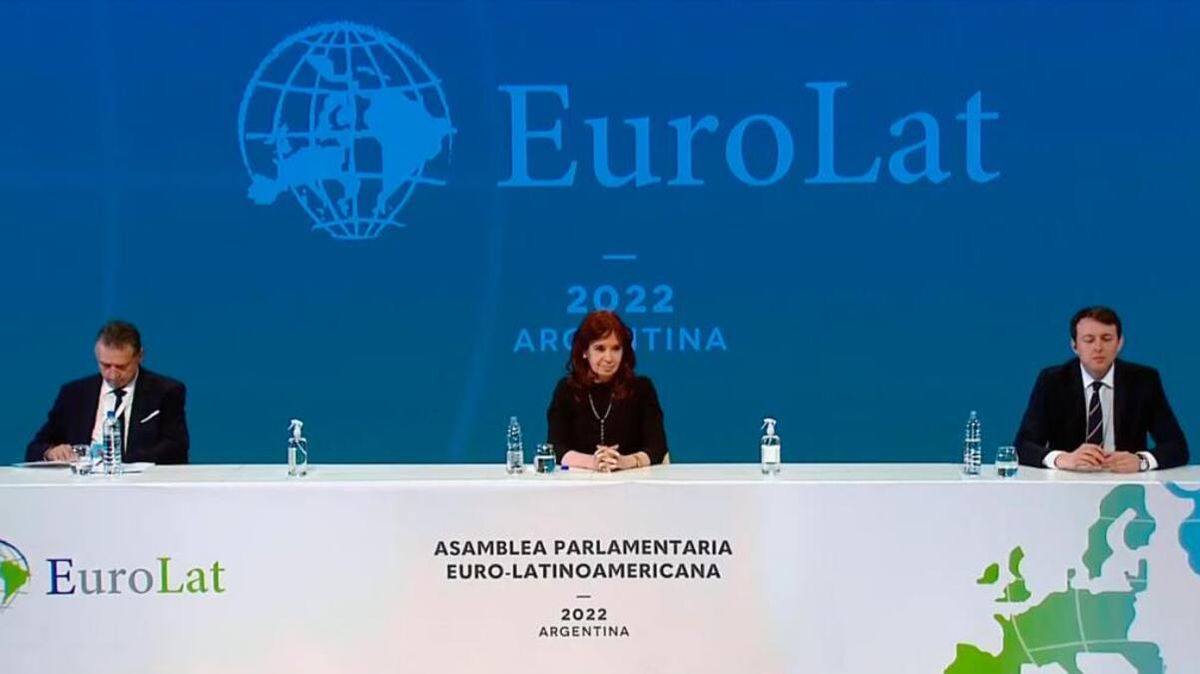 Cristina Kirchner: Que te pongan una banda y te den el bastón no es tener poder