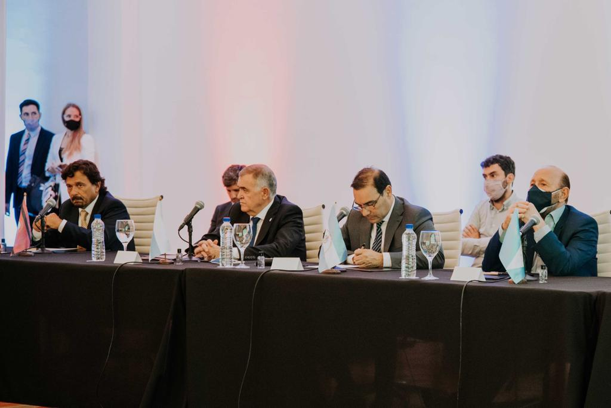 Jaldo y gobernadores del Norte Grande analizaron subsidios para energía y transporte en el último encuentro en Misiones.