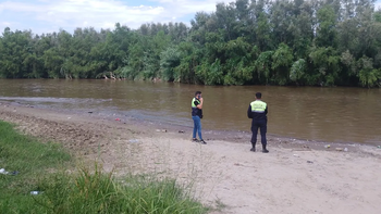 Hallaron un cuerpo en estado de descomposición en el río Salí