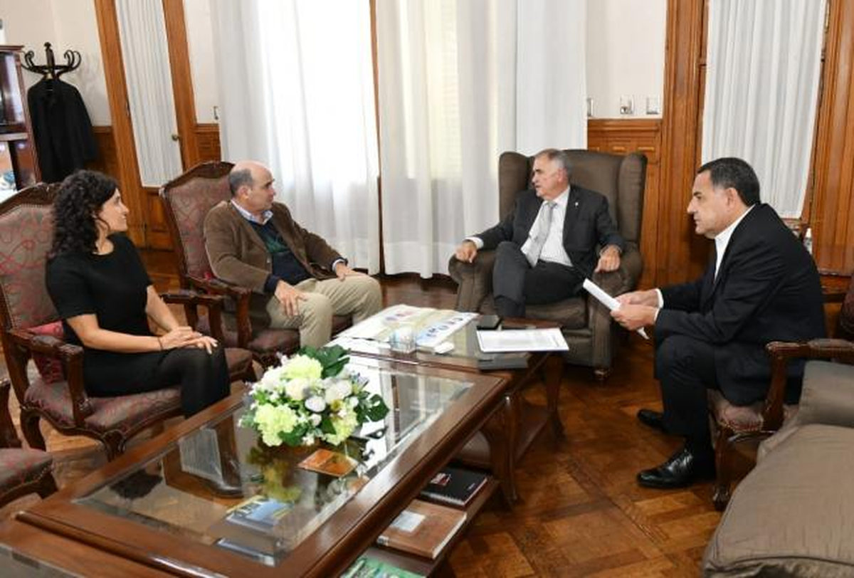 Osvaldo Jaldo se reunió con la secretaria de Estado de Relaciones Internacionales y Empresariales y con el presidente de la Asociación de productores de Arándanos.