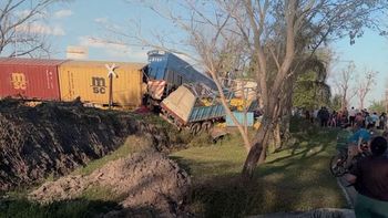 Un camión y un tren de carga colisionaron en Simoca
