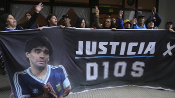 Declaran los médicos que hicieron la autopsia a Diego Maradona