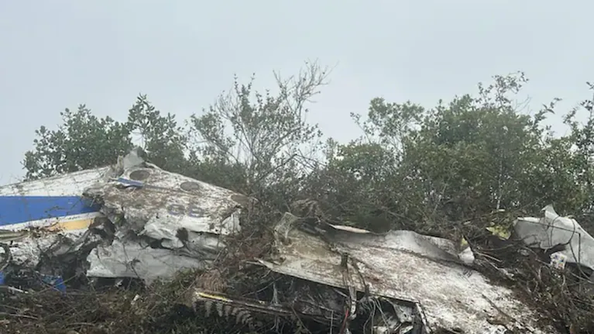 Un avión se estrelló y dejó un saldo de quince muertos