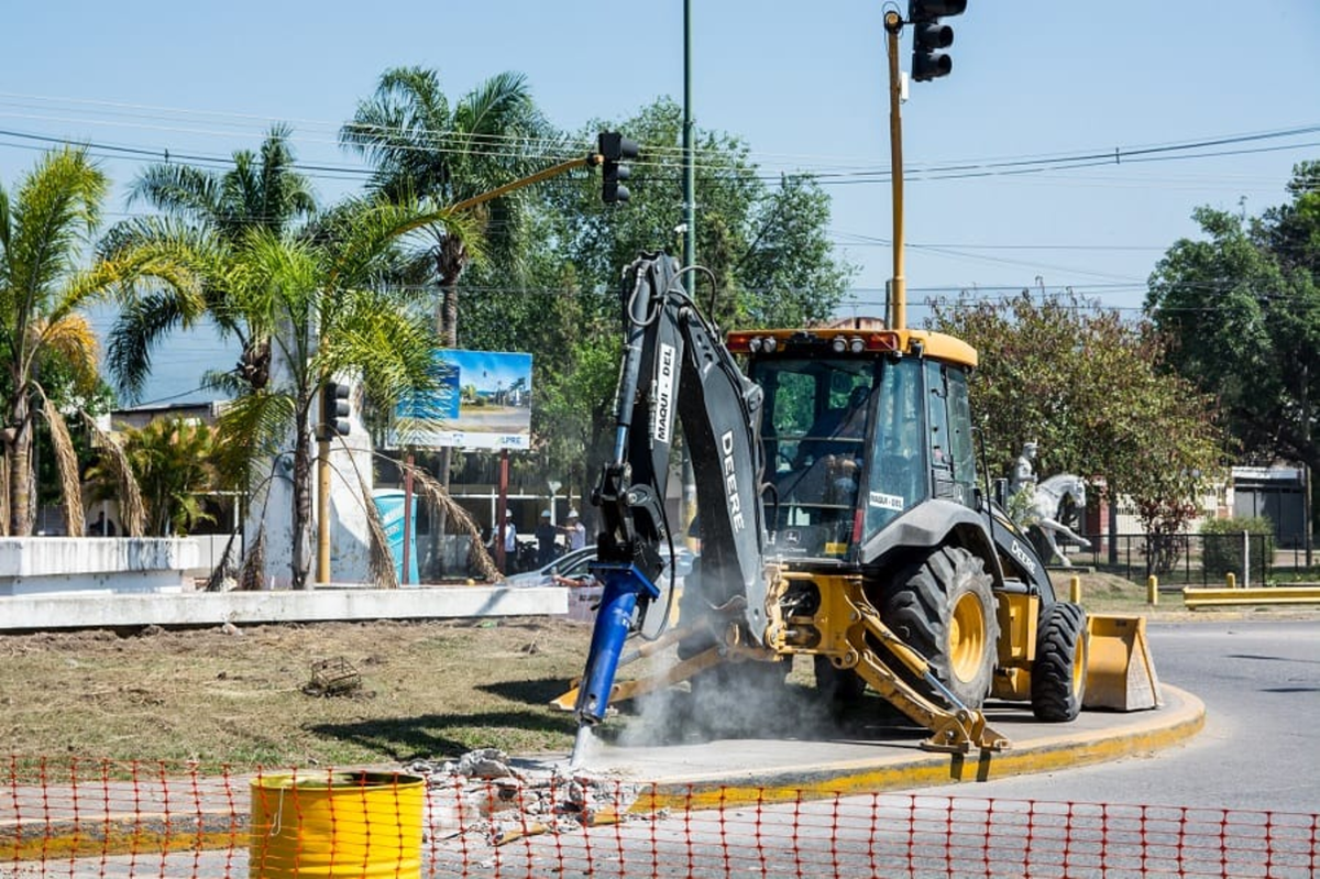 Desvíos y cortes en la rotonda de avenida Perón por obras