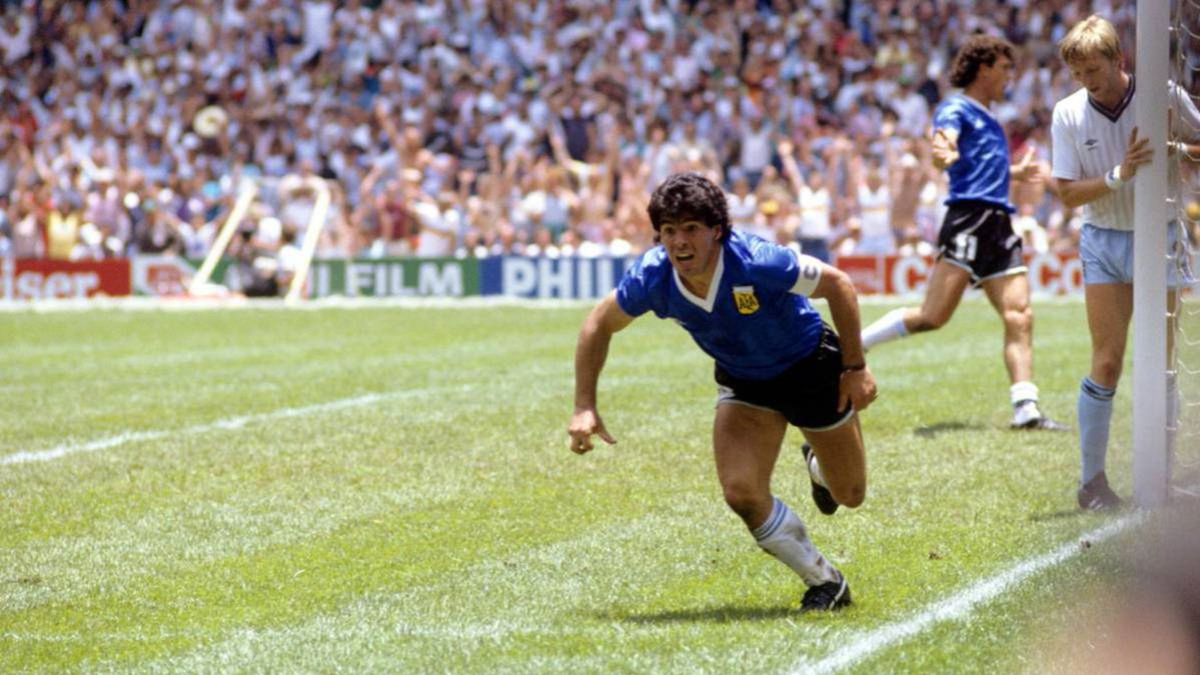 El recuerdo eterno de Maradona en el Día del Futbolista