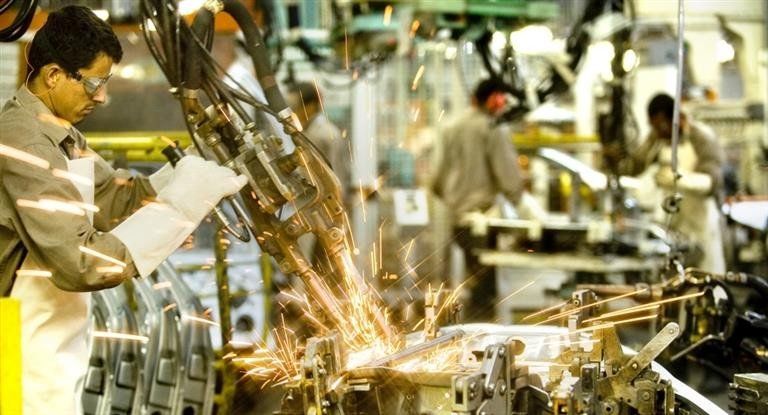 La producción industrial se desplomó 7,7% y se perdieron más de 4.100 empleos