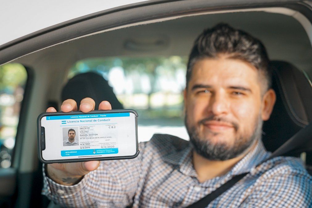Se puede obtener por primera vez o renovar la Licencia Nacional de Conducir.