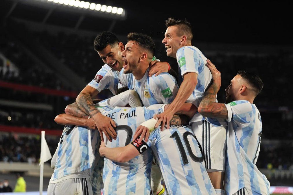 Argentina se lució y goleó 3 a 0 a Uruguay en el Monumental