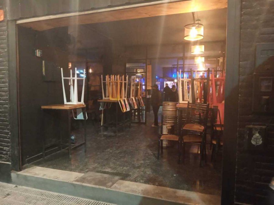 El COE intervino y desalojaron un bar en General Paz al 500