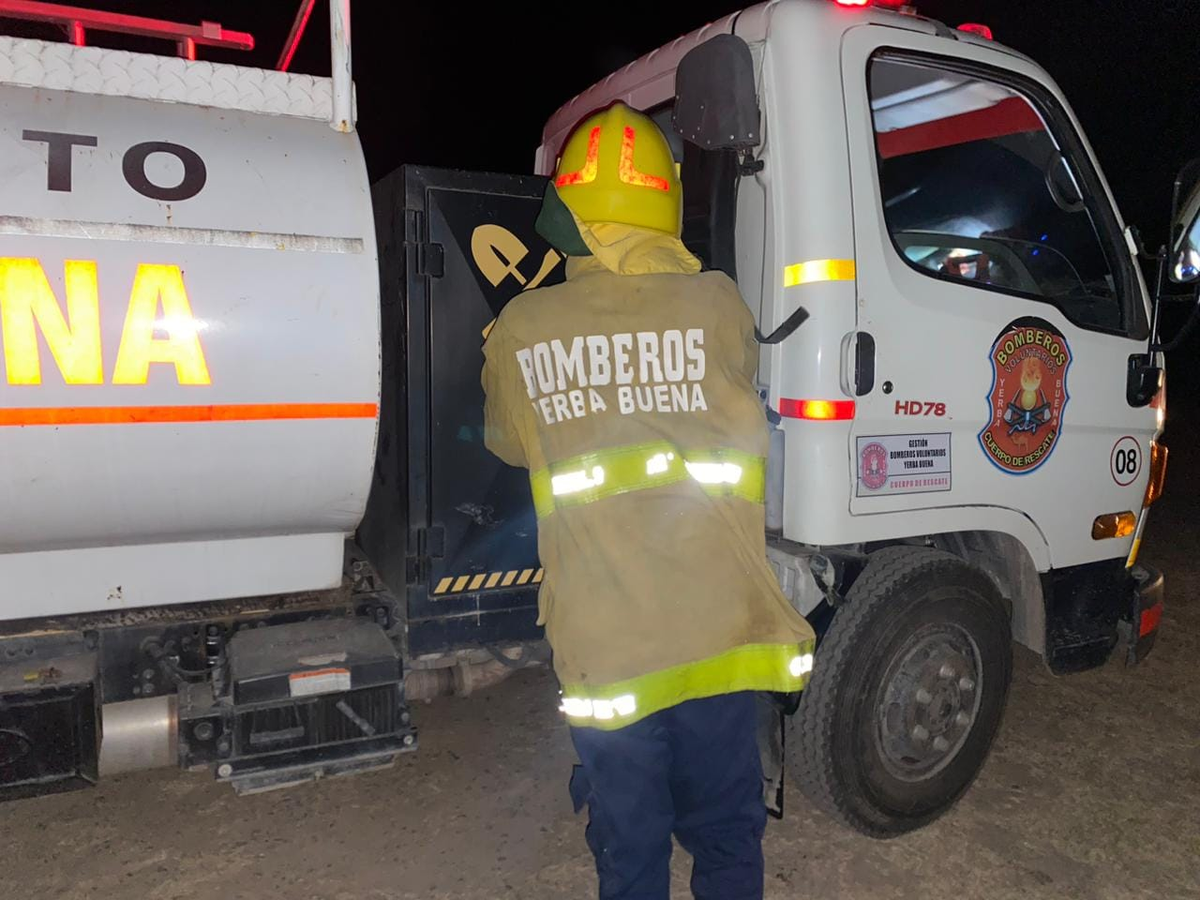 Bomberos Voluntarios de Yerba Buena actuaron en la zona.&nbsp;