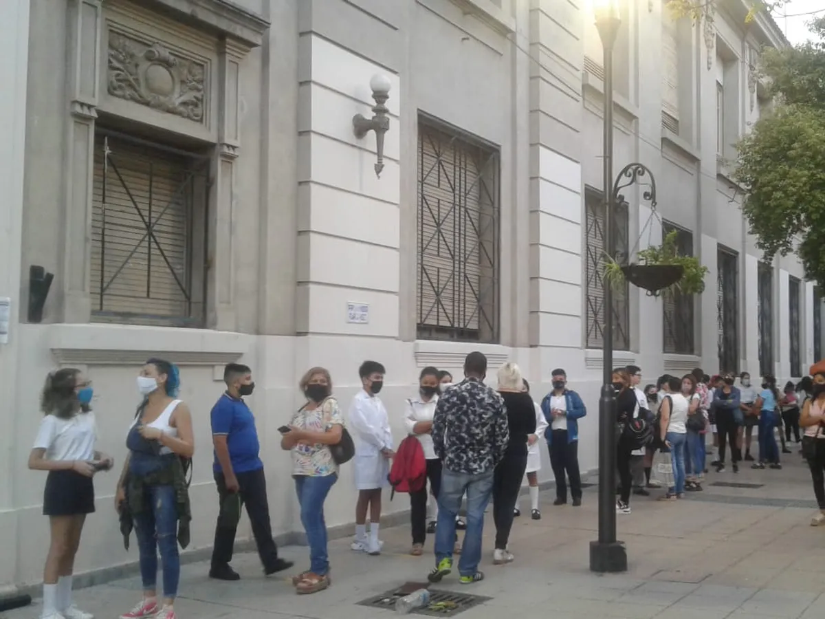 M&aacute;s de 3000 alumnos y unos 300 docentes integran la comunidad educativa de la Normal.&nbsp;&nbsp;