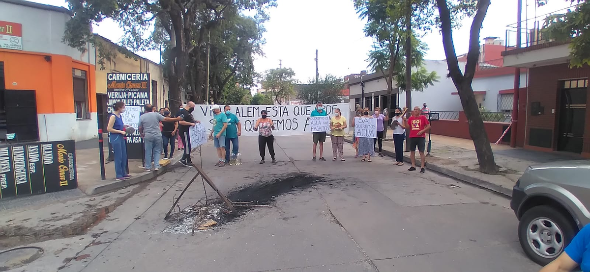 Vecinos de Villa Alem reclaman la falta de agua en la zona.