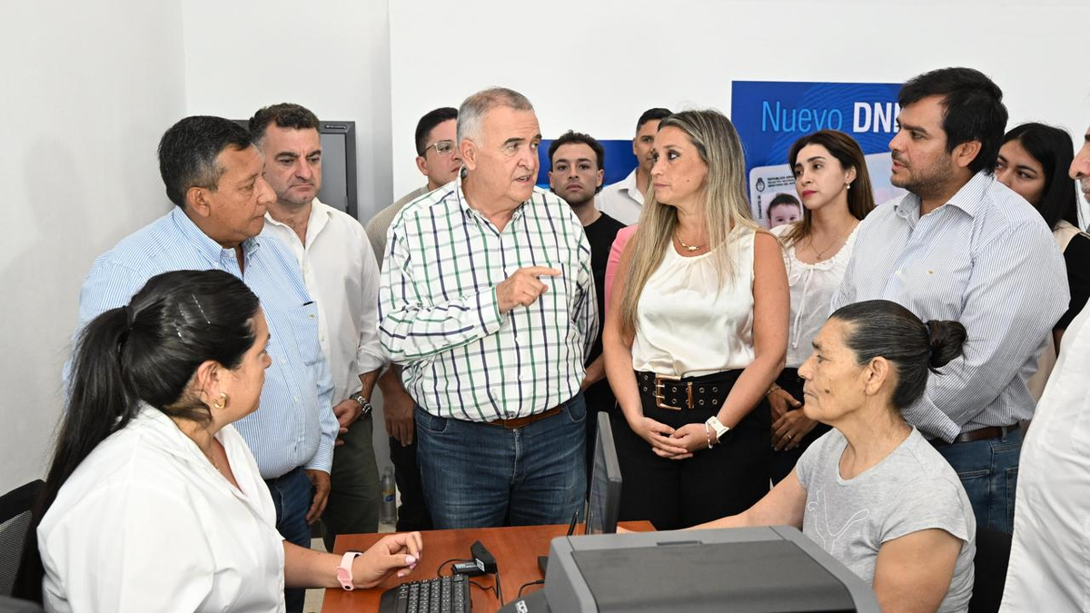 El gobernador inauguró un CDR y supervisó obras de infraestructura