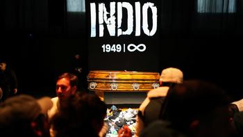 Masiva movilización para despedir al Indio Solari