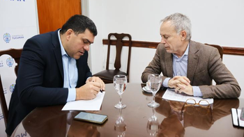 Nazur recibió a Hugo Cabral para repasar el avance de los programas habitacionales