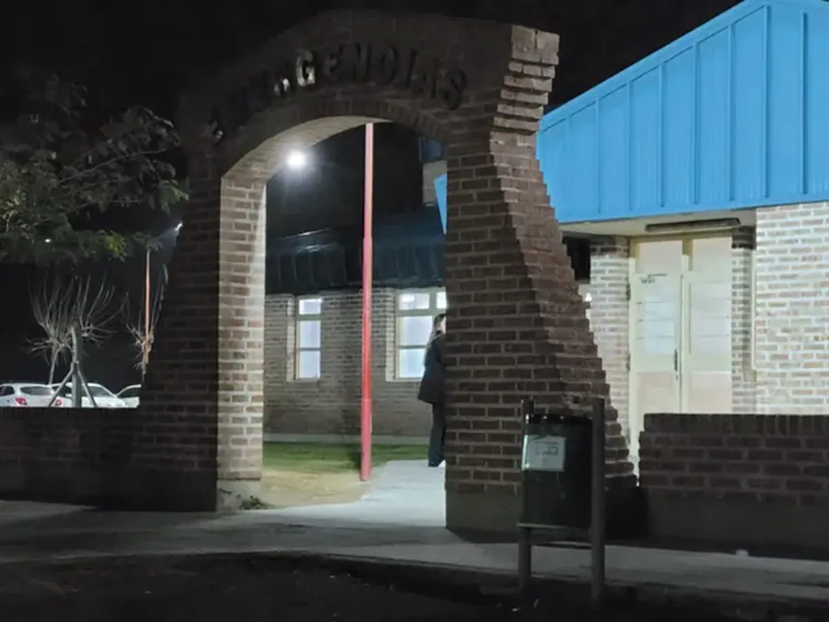 Neuquén: pareja dejó a su bebé solo en una camioneta para ir a bailar. Foto: Minuto Uno Neuquén: pareja dejó a su bebé solo en una camioneta para ir a bailar. Foto: Minuto Uno