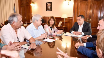 Iniciaron las reuniones entre el Gobierno y los gremios