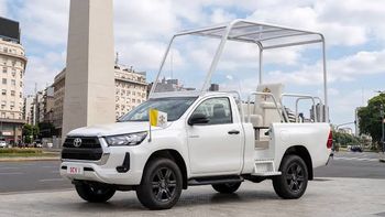 Cuál es el auto local que preparan para transportar al Papa León XIV en Argentina