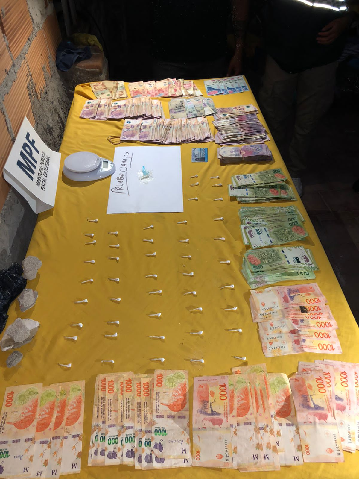 El Chivero: Desmantelan un kiosco de venta de drogas.
