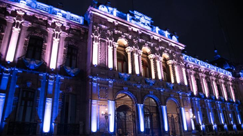 Completaron la renovación de luminarias de Casa de Gobierno