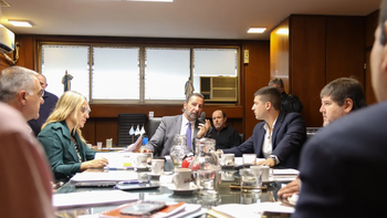 El Concejo prepara una sesión con 20 iniciativas en el temario