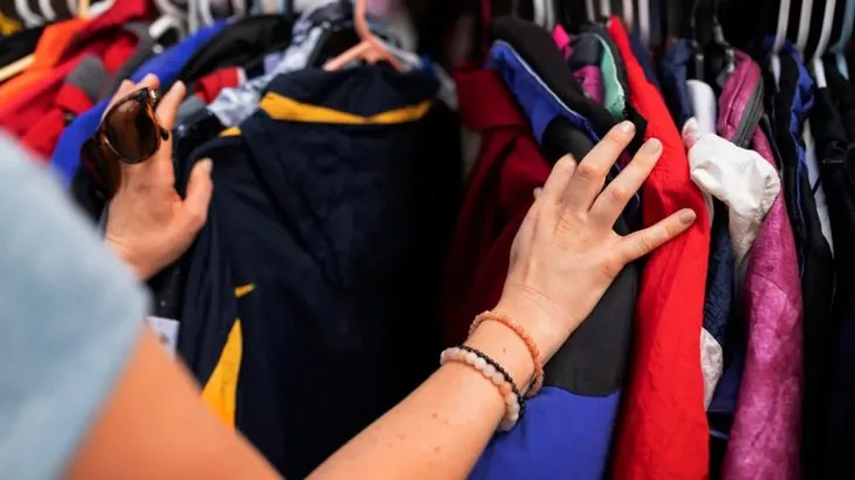 R&eacute;cord en compra de ropa de los argentinos en el exterior: crisis de ventas locales y despidos en la industria. Foto: &aacute;mbito
