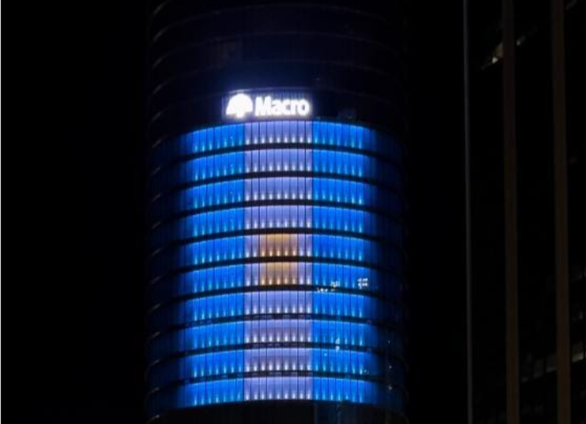 Banco Macro recibe a los campeones con la bandera más grande