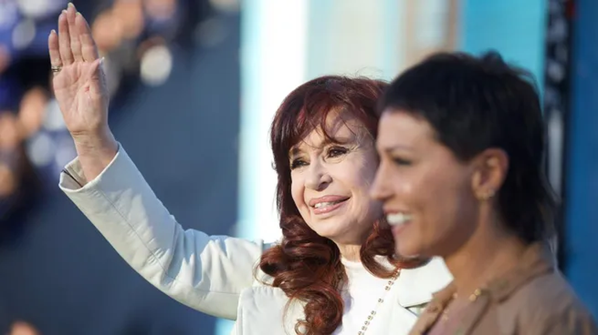 Mayra Mendoza confirmó que Cristina no podrá seguir saludando desde su balcón. Foto: ámbito Mayra Mendoza confirmó que Cristina no podrá seguir saludando desde su balcón. Foto: ámbito