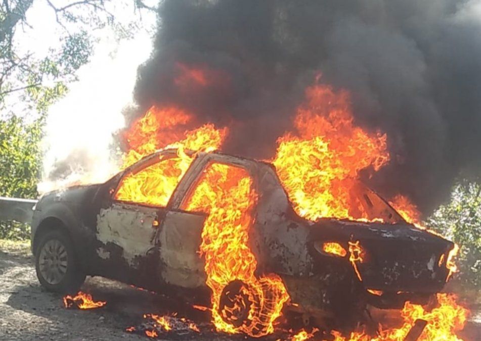 San Javier: un auto se prendió fuego en la subida al cerro