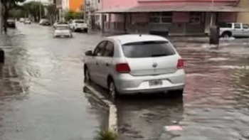 Por las tormentas hubo anegamientos en las calles de Concepción