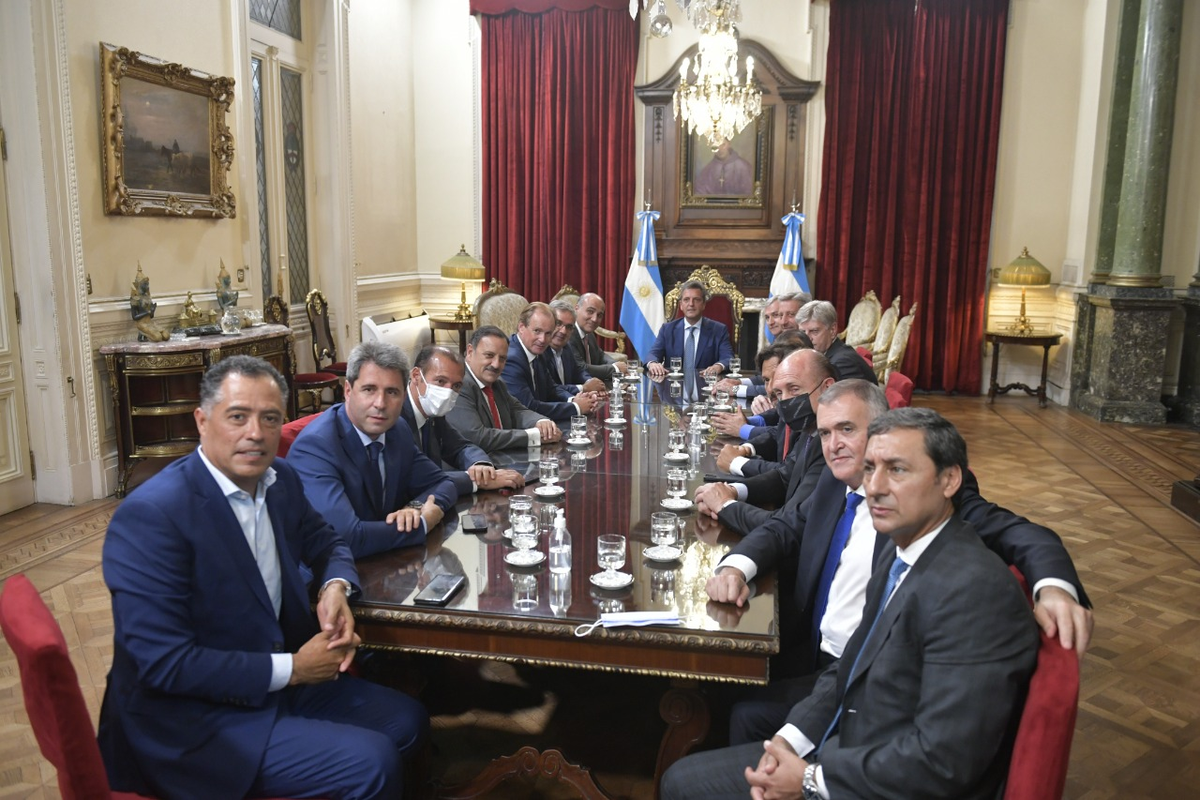 Jaldo y el resto de gobernadores se reunieron con Sergio Massa.