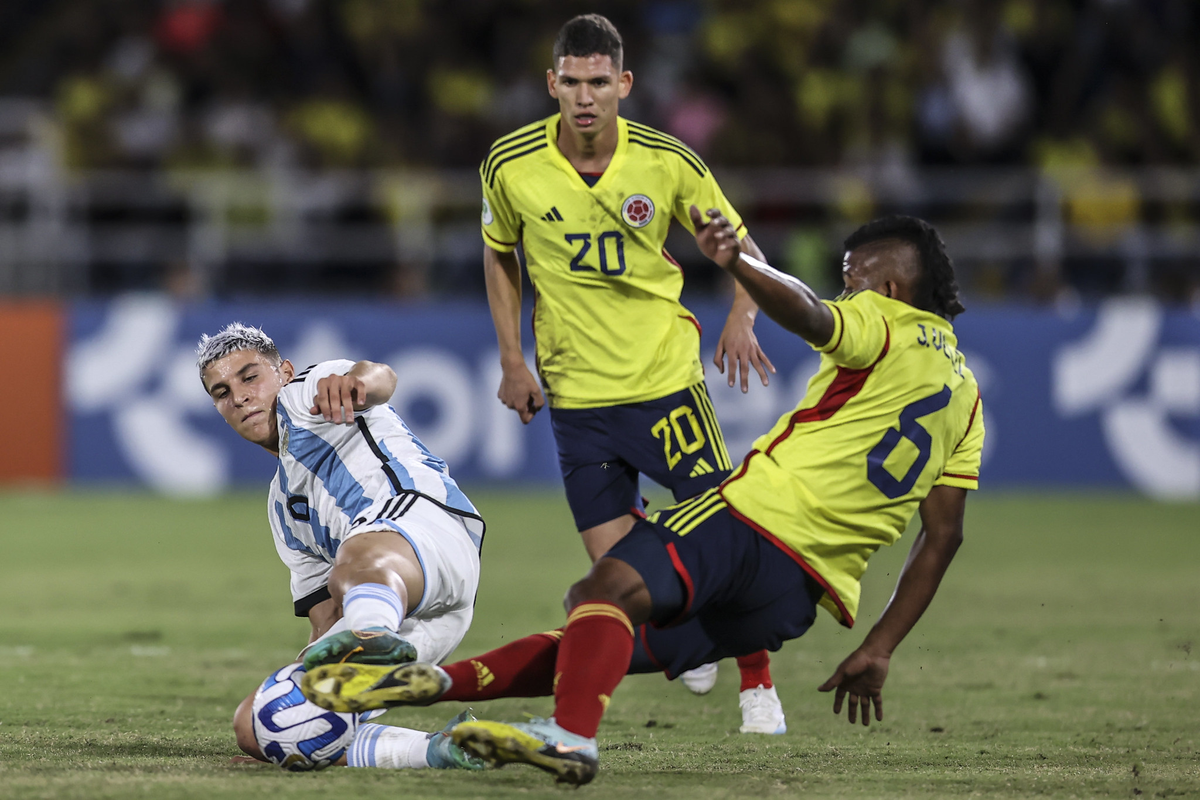 La Selección Argentina enfrenta a Colombia desde las 21:30