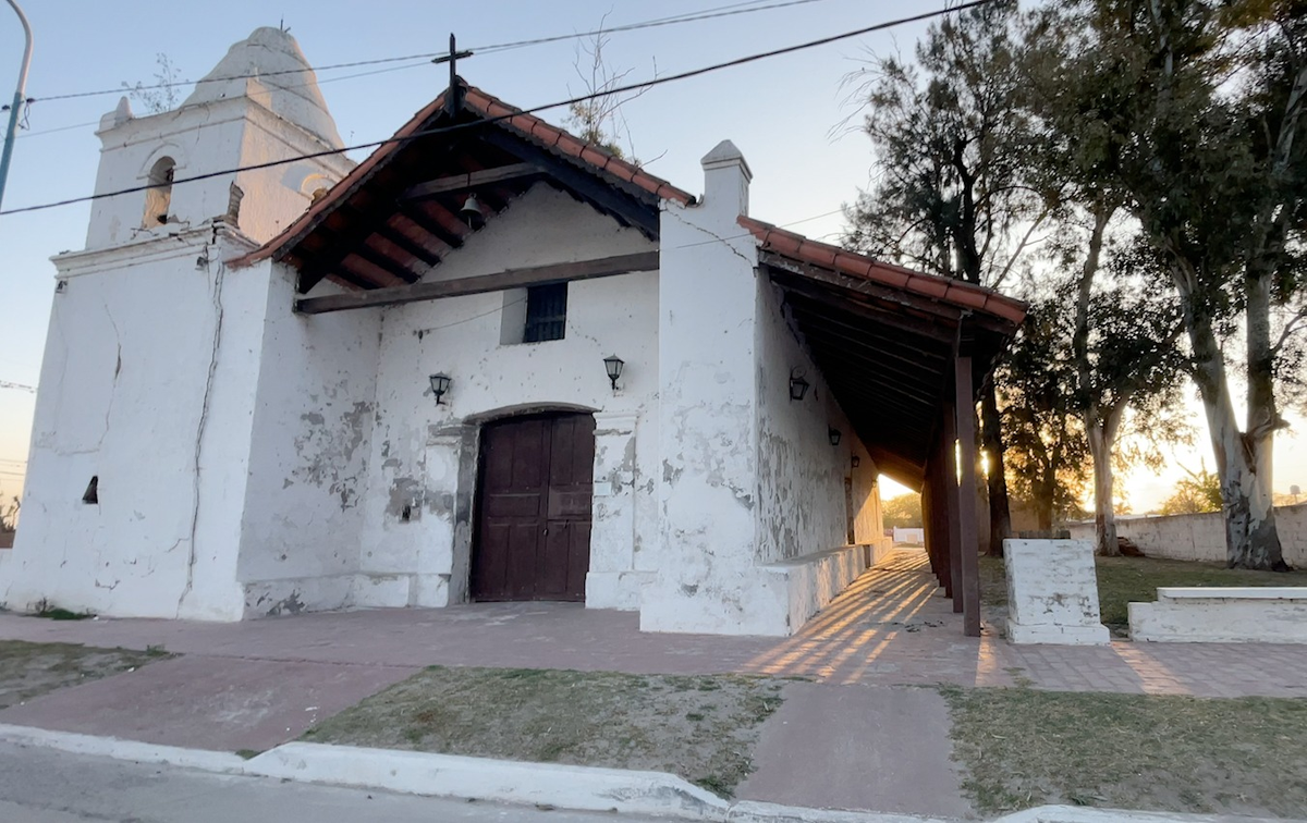 Villa Chicligasta: una capilla en peligro de derrumbe espera solución