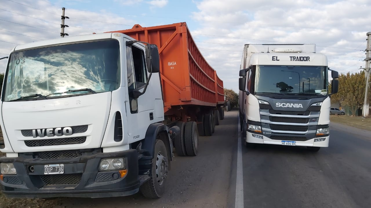 Transportistas de carga protestan en las rutas tucumanas.