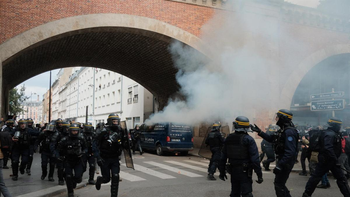 Enfrentamientos de manifestantes con la Policía en París