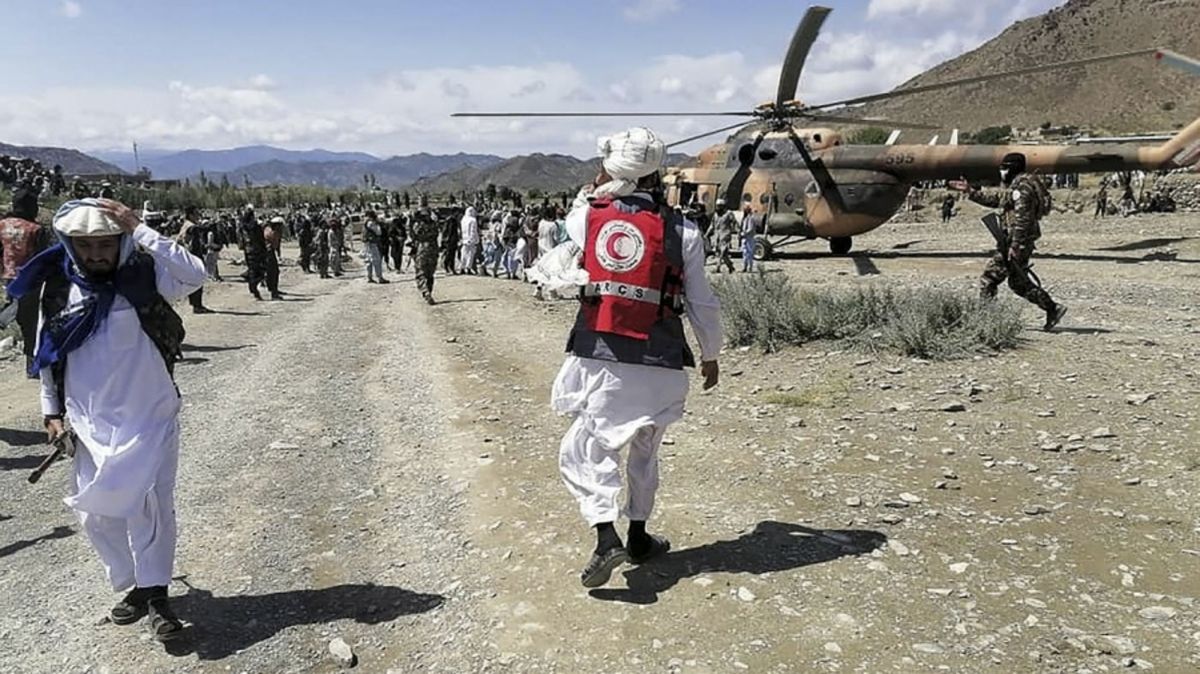Afganistán: Al menos 1.000 muertos por un fuerte terremoto